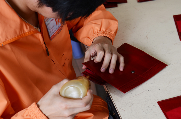 hassion <a href='../product/index.html' class='keys' title='Click to check the relevant information of wallet' target='_blank'>wallet</a>s